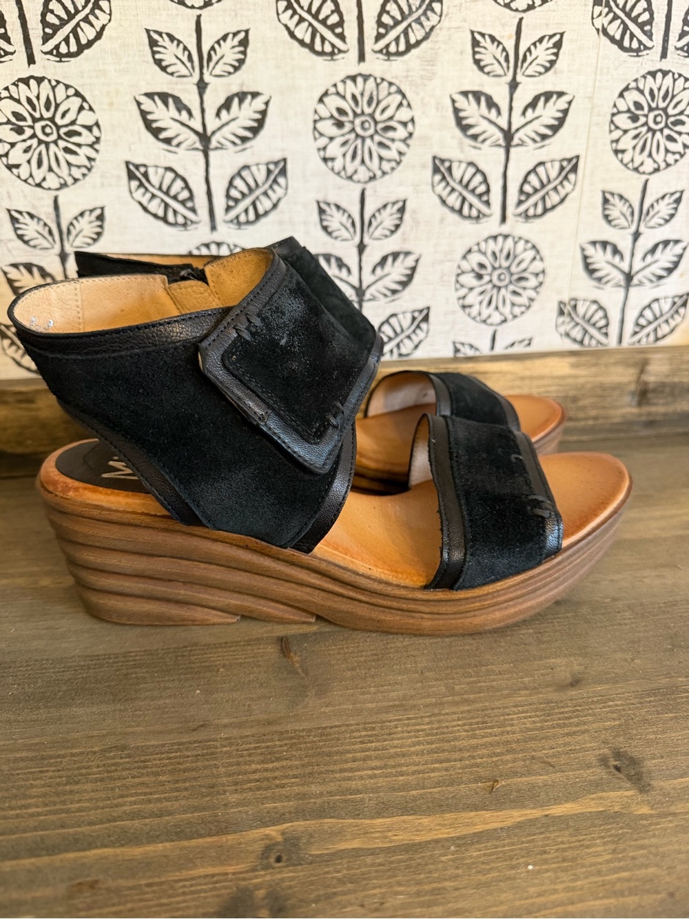 Miz Mooz Alexandria wedge sandal size 40 (9-9.5)